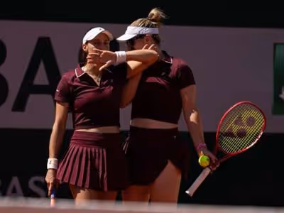 Luisa Stefani comemora estreia arrasadora em Roland Garros