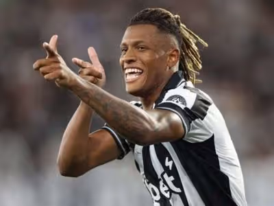 Flamengo pode entrar na briga por Danilo, do Botafogo