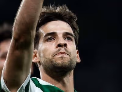 Sporting vence Santa Clara e põe pressão no líder Porto