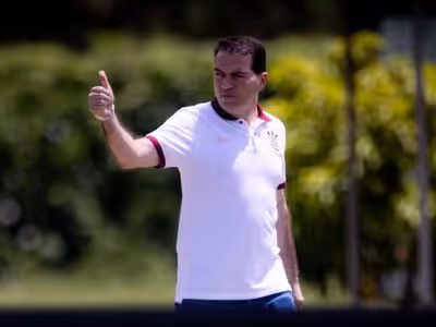Corinthians tem reunião decisiva para fechar com atacante