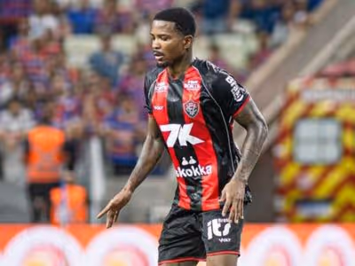 Cacá celebra momento no Vitória e prega concentração para decisão da Copa do Nordeste