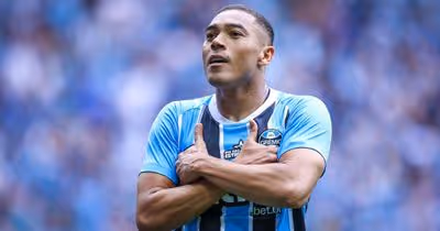 Carlos Vinícius iguala marca de Jardel e anima torcedor do Grêmio