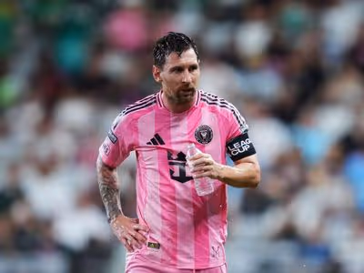Messi perde pênalti, e Inter Miami sofre goleada em duelo pela liderança da MLS