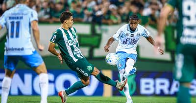 Chapecoense sai na frente, mas cede empate ao Grêmio no Brasileirão