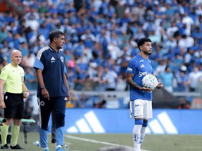 Wesley Carvalho aponta pressão da imprensa após novo tropeço no Brasileirão