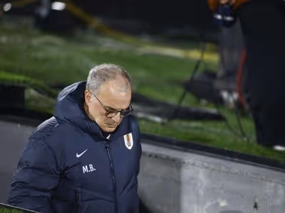 Bielsa desabafa em despedida do Uruguai: 'Me deixaram sozinho'