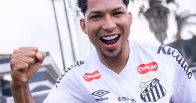 Santos anuncia a contratação do atacante Rony por três temporadas