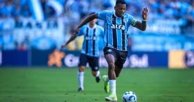 Edenilson recebe apoio do elenco do Grêmio em meio às críticas da torcida