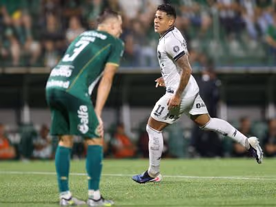 Após goleada, Matheus Martins fala do momento do Botafogo: 'muito feliz'