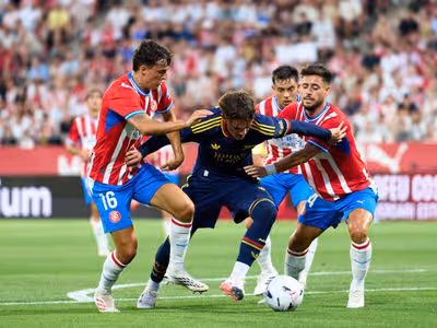 Arsenal vence Girona durante amistoso com destaque para Max Downan