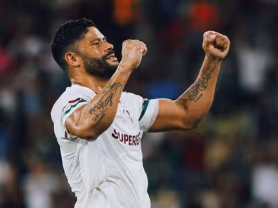Thiago Silva celebra reencontro com Hulk, agora pelo Fluminense: