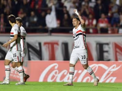 Luciano se torna o segundo maior artilheiro do São Paulo no século