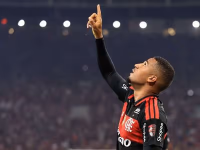 Flamengo vence o Cruzeiro no Maracanã e garante vaga nas quartas da Libertadores