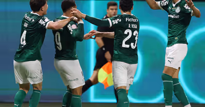 Palmeiras impõe ritmo, derruba invencibilidade do Vasco e sobe para 2o lugar