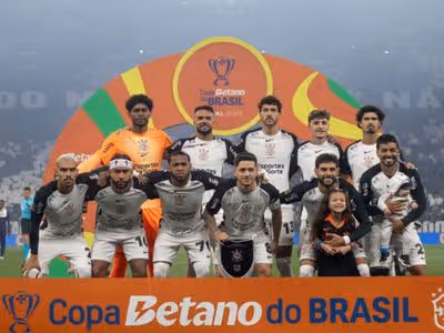 Fernando Diniz testa time titular do Corinthians com novidade