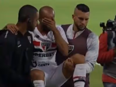 Lucas Moura se lesiona novamente e sai carregado de jogo do São Paulo