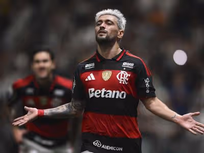 De algoz a herói: Arrascaeta marca contra o Cruzeiro e conduz Flamengo às quartas