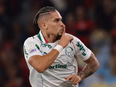 Paulinho explica comemoração polêmica: 'não quero desrespeitar'
