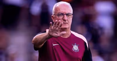 Dorival exalta evolução do Corinthians e marca histórica de Hugo Souza