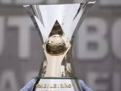 Gigante do Brasileirão anuncia demissão de técnico e dispara: 'Não vimos evolução'