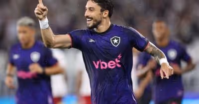 Alex Telles exalta trabalho de Anselmi após goleada do Botafogo