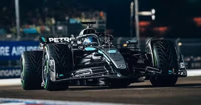 F1: Russell domina e leva Mercedes ao topo em Singapura