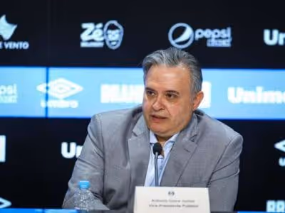 Vice do Grêmio cobra reação após derrota na Sul-Americana e mira Gre-Nal