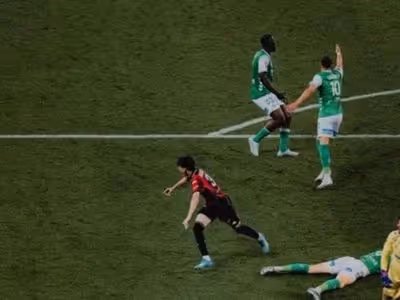 Nice goleia o Saint-Étienne e garante permanência na Ligue 1