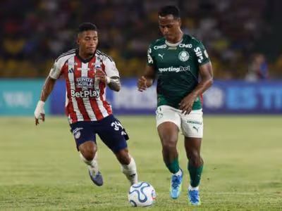 Arias critica gramado na estreia do Palmeiras: