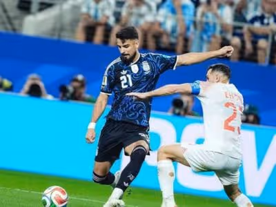 Palmeiras parabeniza Flaco López por classificação da Argentina à final da Copa