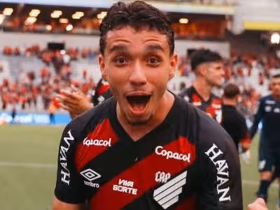 Atacante do Athletico é internado e fica fora da partida contra o Botafogo