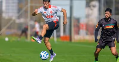 Bernabei participa de jogo-treino do Inter e anima para eventual retorno