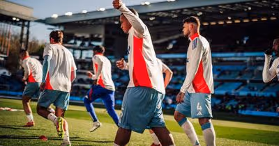 Destaque na Inglaterra, zagueiro revelado pelo Corinthians entra na mira do United