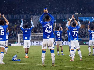 Cruzeiro transforma clima no Mineirão e celebra reconciliação com a torcida