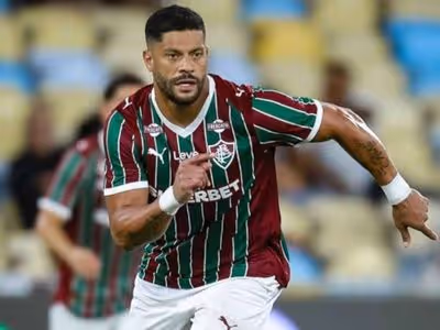 Hulk destaca importância de amistosos e minimiza gols perdidos
