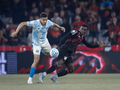 Athletico e Grêmio empatam em jogo marcado por expulsões