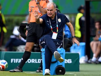 Uruguai cai na fase de grupos e Bielsa fala sobre substituição de Muslera