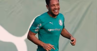 Vitor Roque corre risco de pegar até dez jogos de suspensão por sanção do STJD