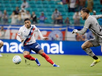 Em noite de presepadas dos goleiros, Botafogo cede a virada ao Bahia