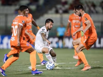 Em meio a alerta de manipulação, Fluminense mantém Lucho Acosta no time principal