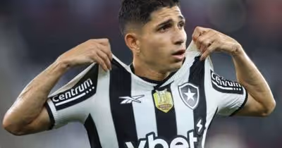 Crise na Venezuela pauta retorno de Savarino e adia decisão sobre transferência para o Fluminense