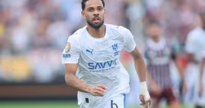 Renan Lodi treina no CT do Athletico após pedido de rescisão com Al-Hilal