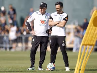 Seleção inicia semana com foco em ajustar saída de bola, problema em estreia