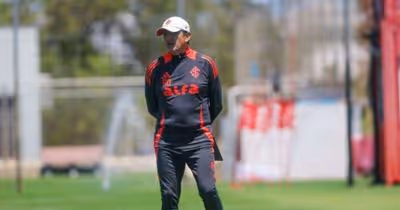 Lesão inesperada obriga Ramón a mexer na lateral direita do Internacional