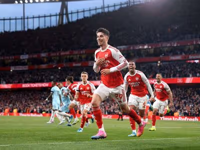 Arsenal encerra jejum histórico, e comemoração dos jogadores toma conta de Londres