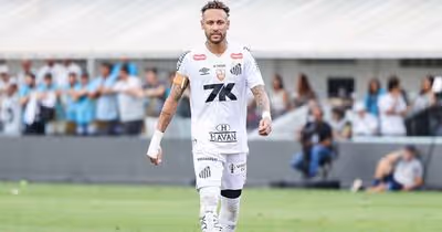 Neymar fará cirurgia no joelho antes de renovar com o Santos