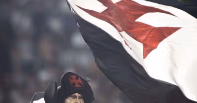 Vasco avança na contratação de defensor estrangeiro