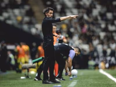 Barba exalta jogadores