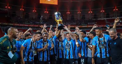 Grêmio quebra jejum de 20 anos e volta a erguer a taça do Gauchão no Beira-Rio