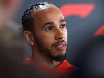 F1: Hamilton reconhece desafios, mas mantém otimismo para corrida